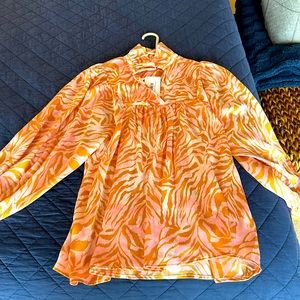 Beautiful blushing tiger Morgan top from Jincy’s Boutique! Sz M